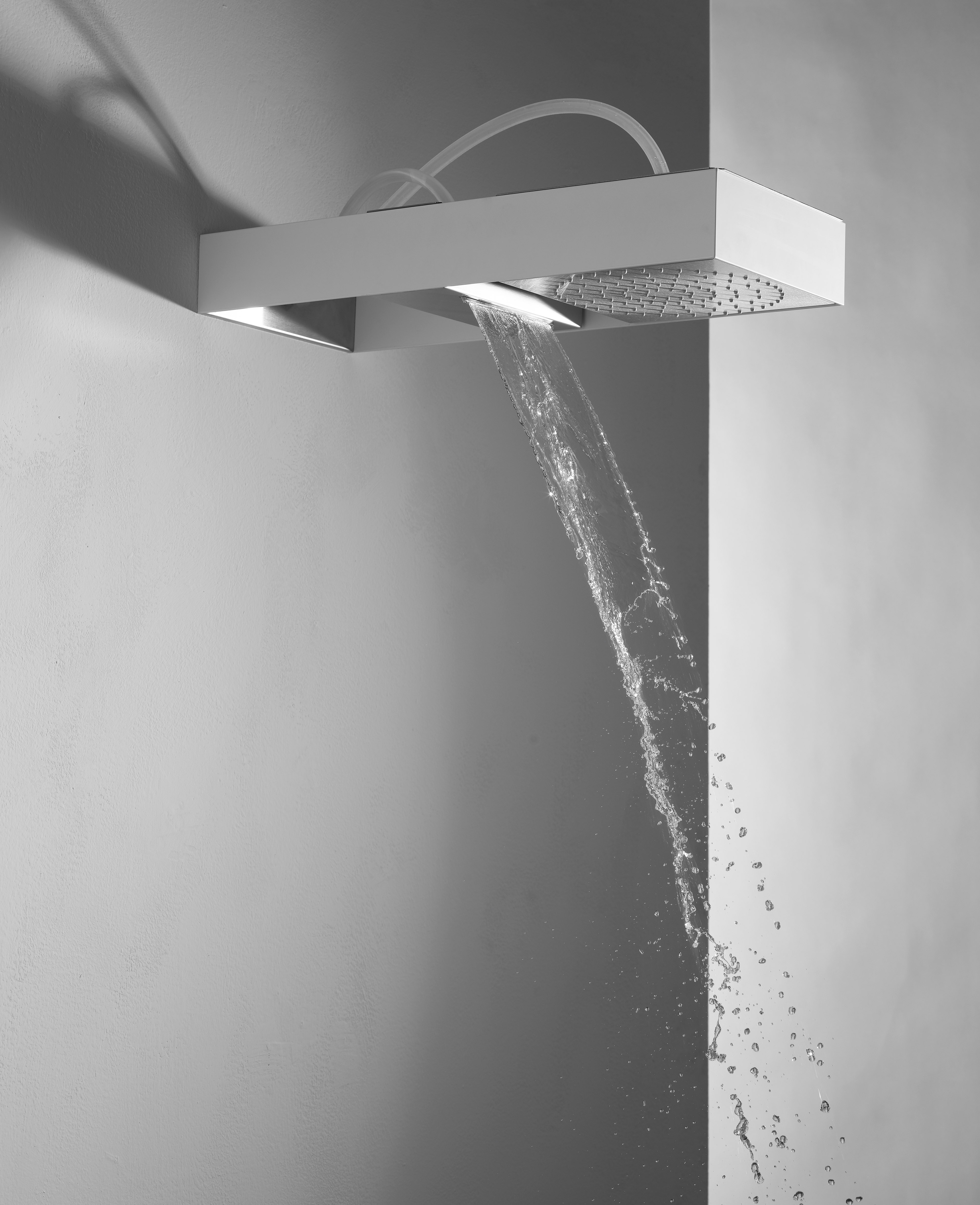 Il soffione doccia Moove nella versione a parete