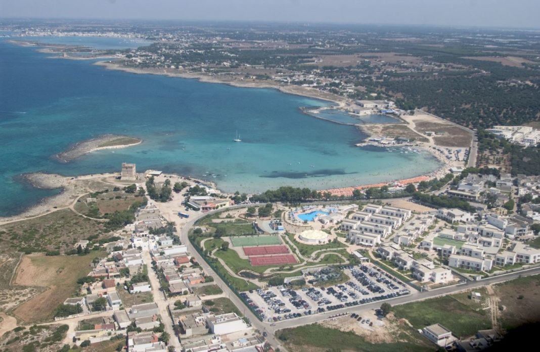 Una veduta aerea del Blu Salento Village gestito da Blu Hotels