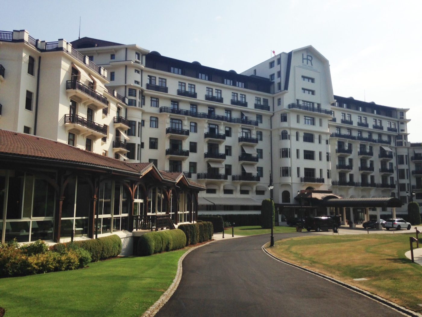 La facciata del Royal Evian Resort