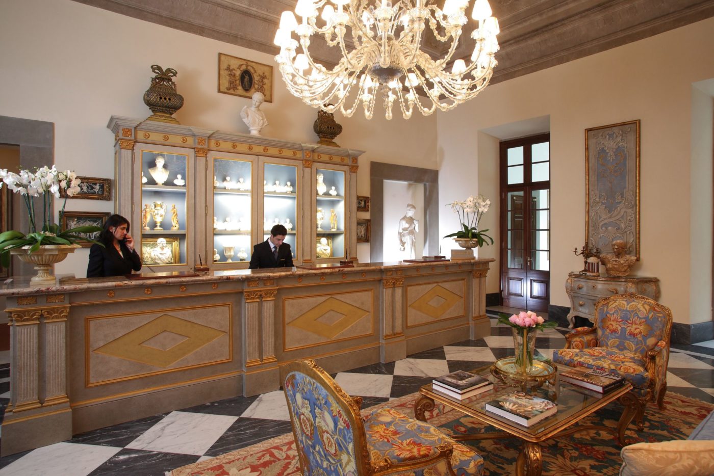 Il lusso è tra le aree coinvolte nei top trend per l'hotellerie. Nella foto, la reception del Four Seasons di Firenze, 5 stelle lusso